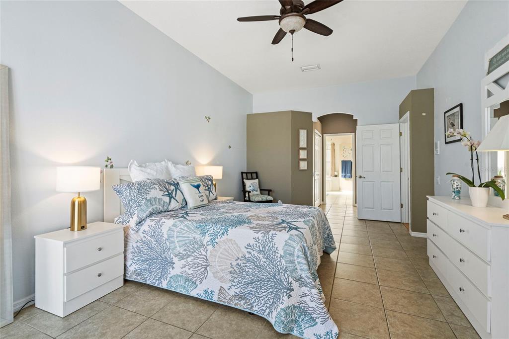 Bradenton, Florida, 34212, United States, 3 Bedrooms Bedrooms, ,3 BathroomsBathrooms,Residential,For Sale,1991817