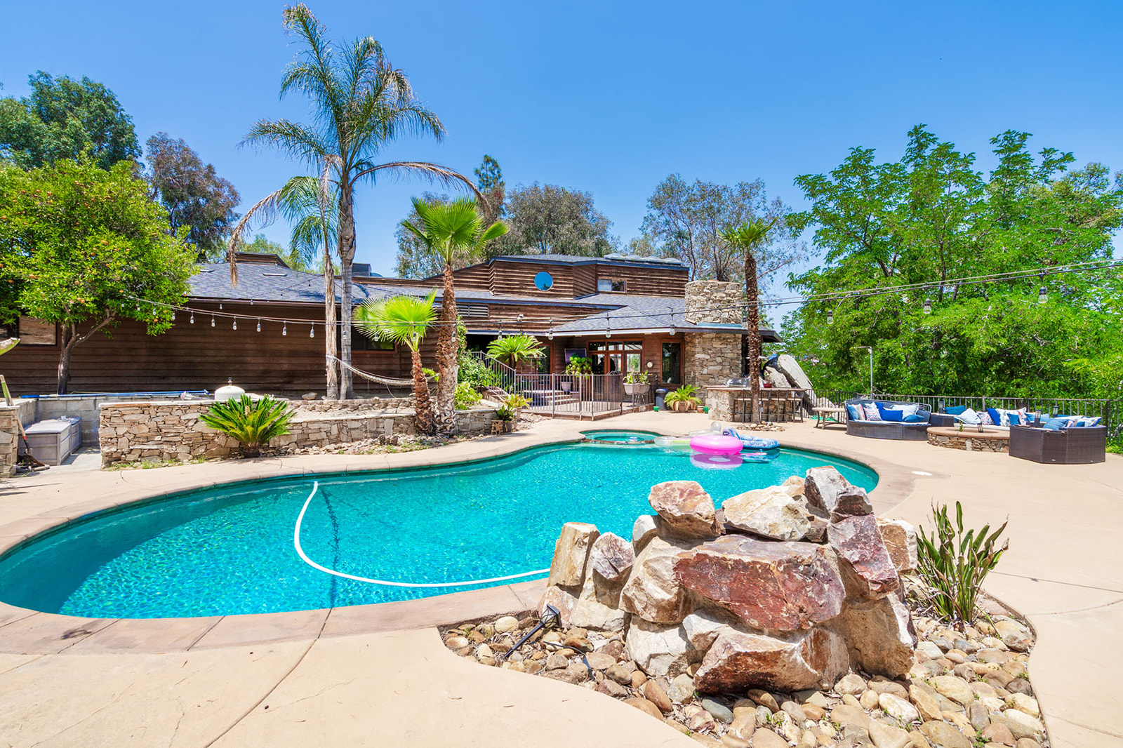 Hemet, California, 92544, United States, 6 Bedrooms Bedrooms, ,6 BathroomsBathrooms,Residential,For Sale,1849818