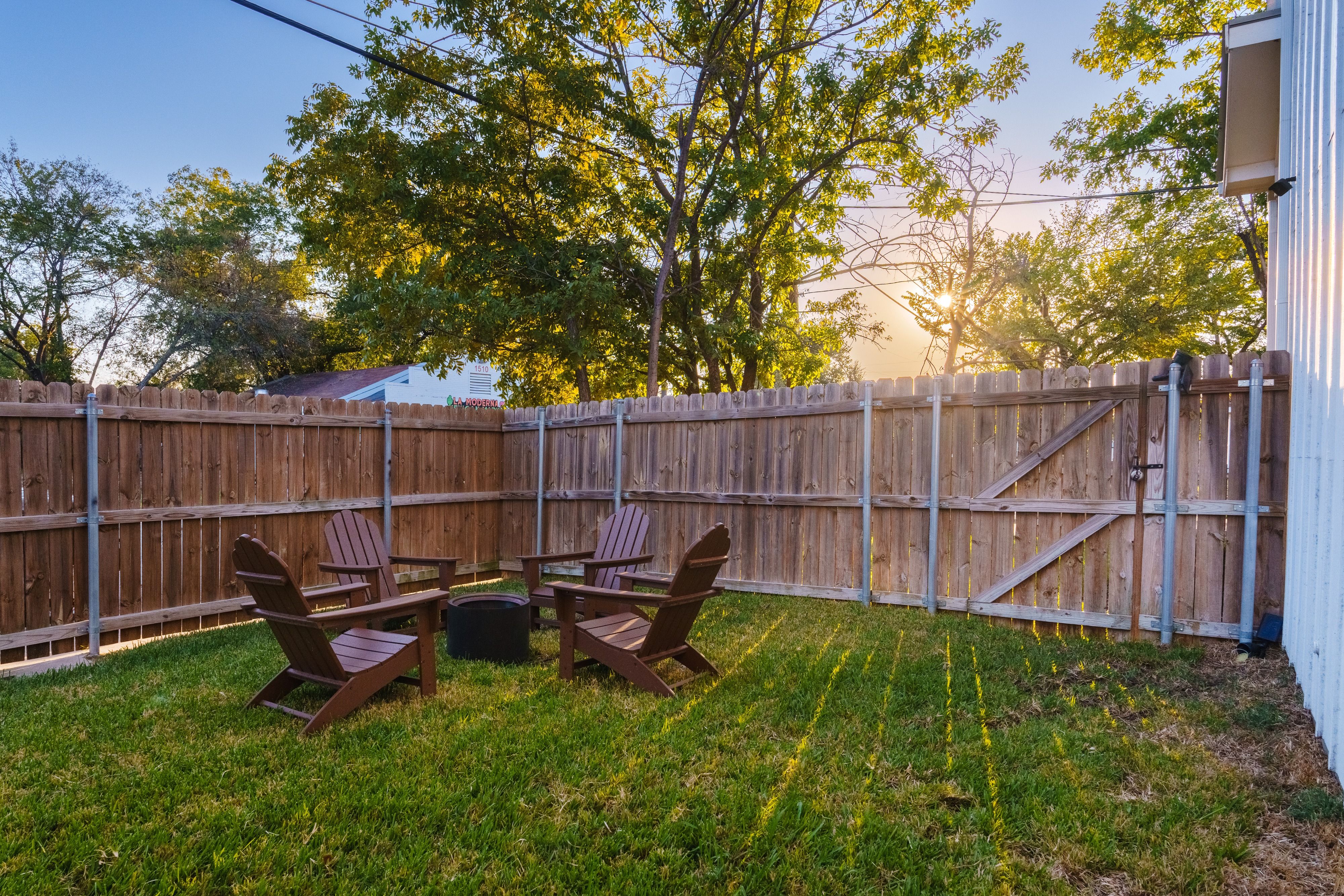  A 2021 modern on a fully gated corner lot near Trinity Groves - 物件實景