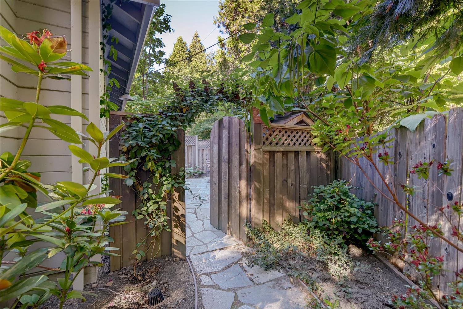 Nevada City, California, 95959, United States, 2 Bedrooms Bedrooms, ,2 BathroomsBathrooms,Residential,For Sale,1984222