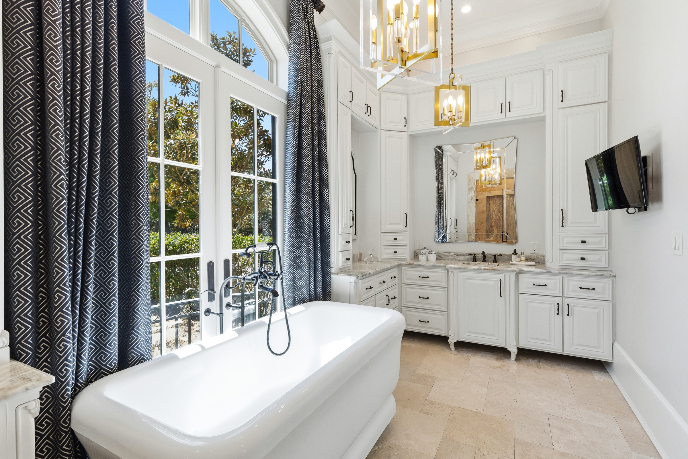  Private Bayfront Estate With Deepwater Dock And Resort-Style Outdoor Living - 物件實景