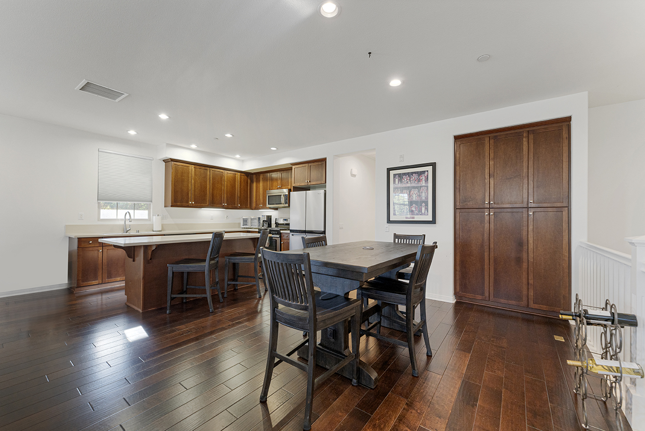 Ontario, California, 91761, United States, 2 Bedrooms Bedrooms, ,2 BathroomsBathrooms,Residential,For Sale,1928466