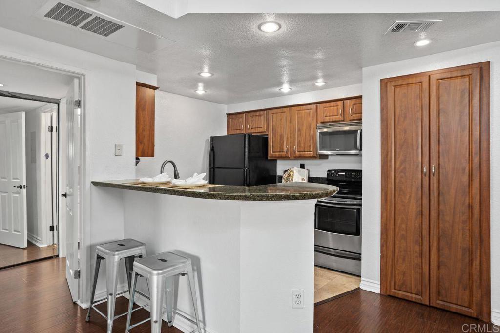 San Diego, California, 92122, United States, 1 Bedroom Bedrooms, ,1 BathroomBathrooms,Residential,For Sale,1987657