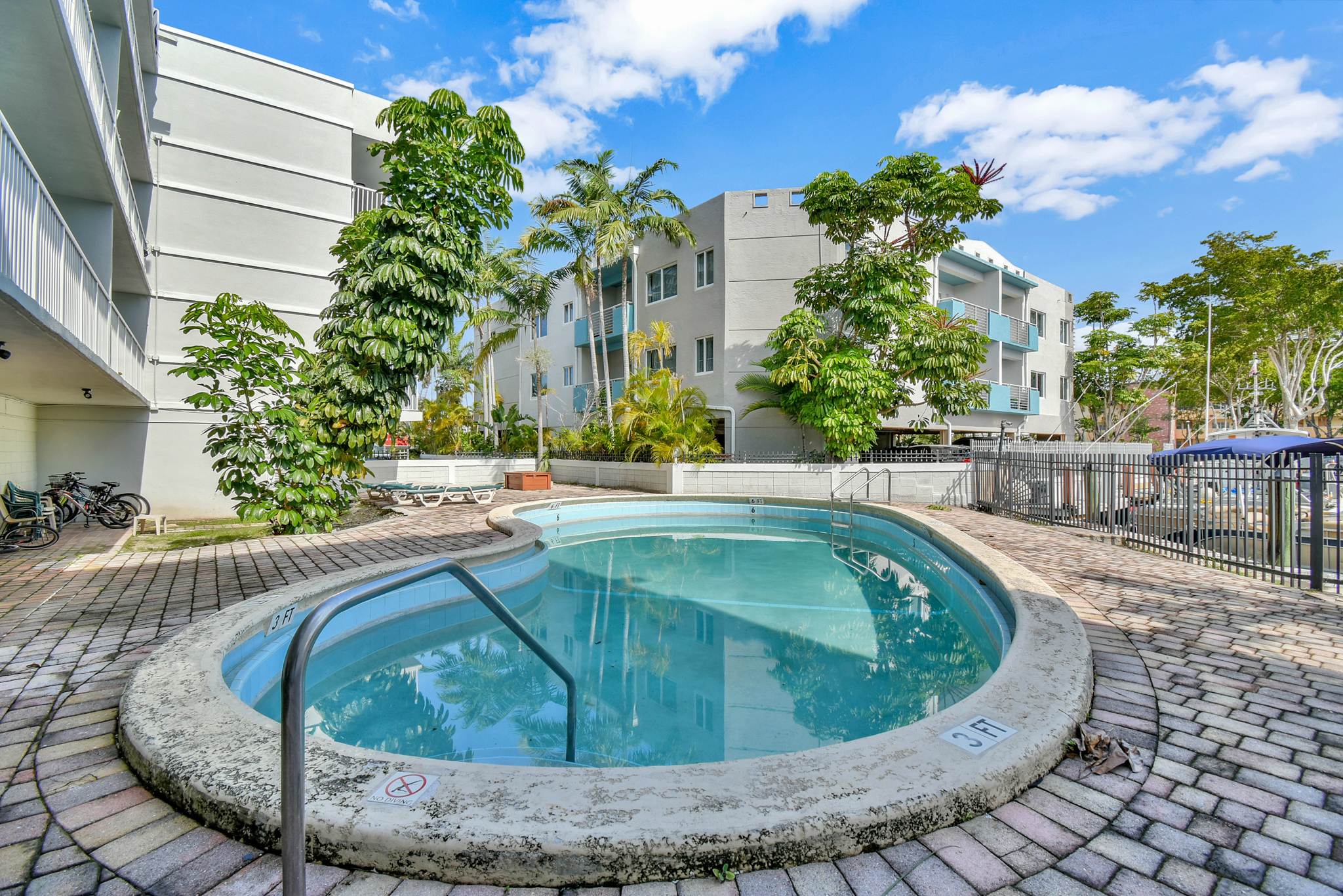  3527 NE 168th St, North Miami Beach, FL, 33160 - 物件實景