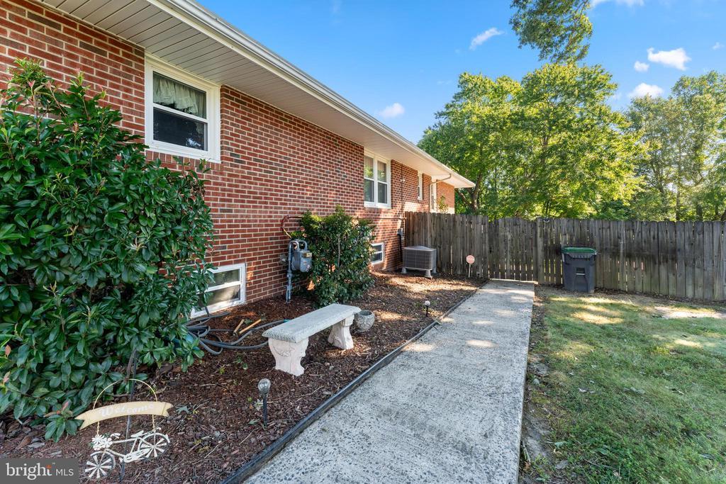 Fredericksburg, Virginia, 22407, United States, 5 Bedrooms Bedrooms, ,3 BathroomsBathrooms,Residential,For Sale,1925388
