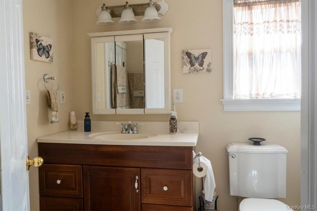 Lindenhurst, New York, 11757, United States, 5 Bedrooms Bedrooms, ,3 BathroomsBathrooms,Residential,For Sale,2049056