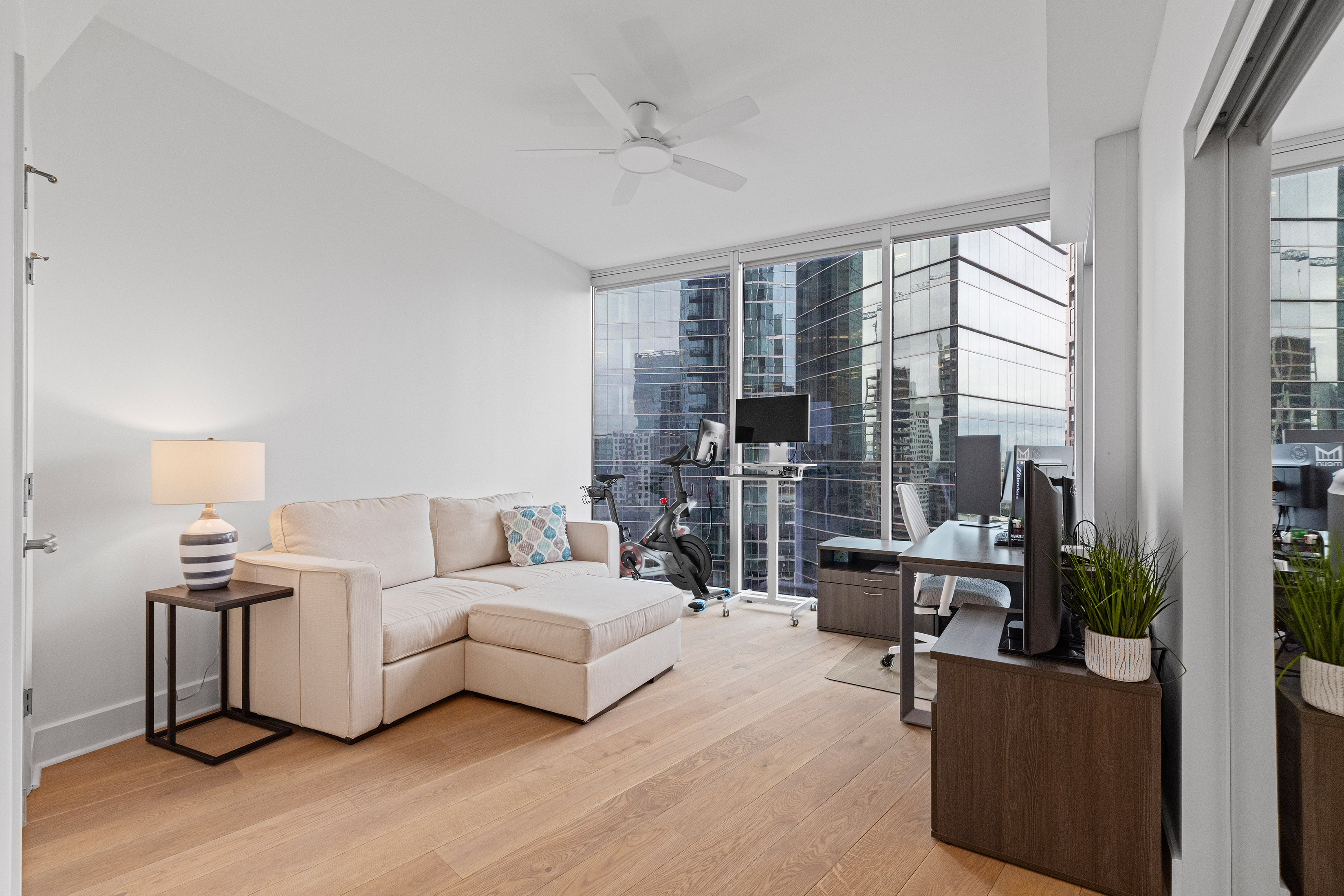  Exceptional Condo Offer Offers an Array of Amenities in a Prime Location - 物件實景