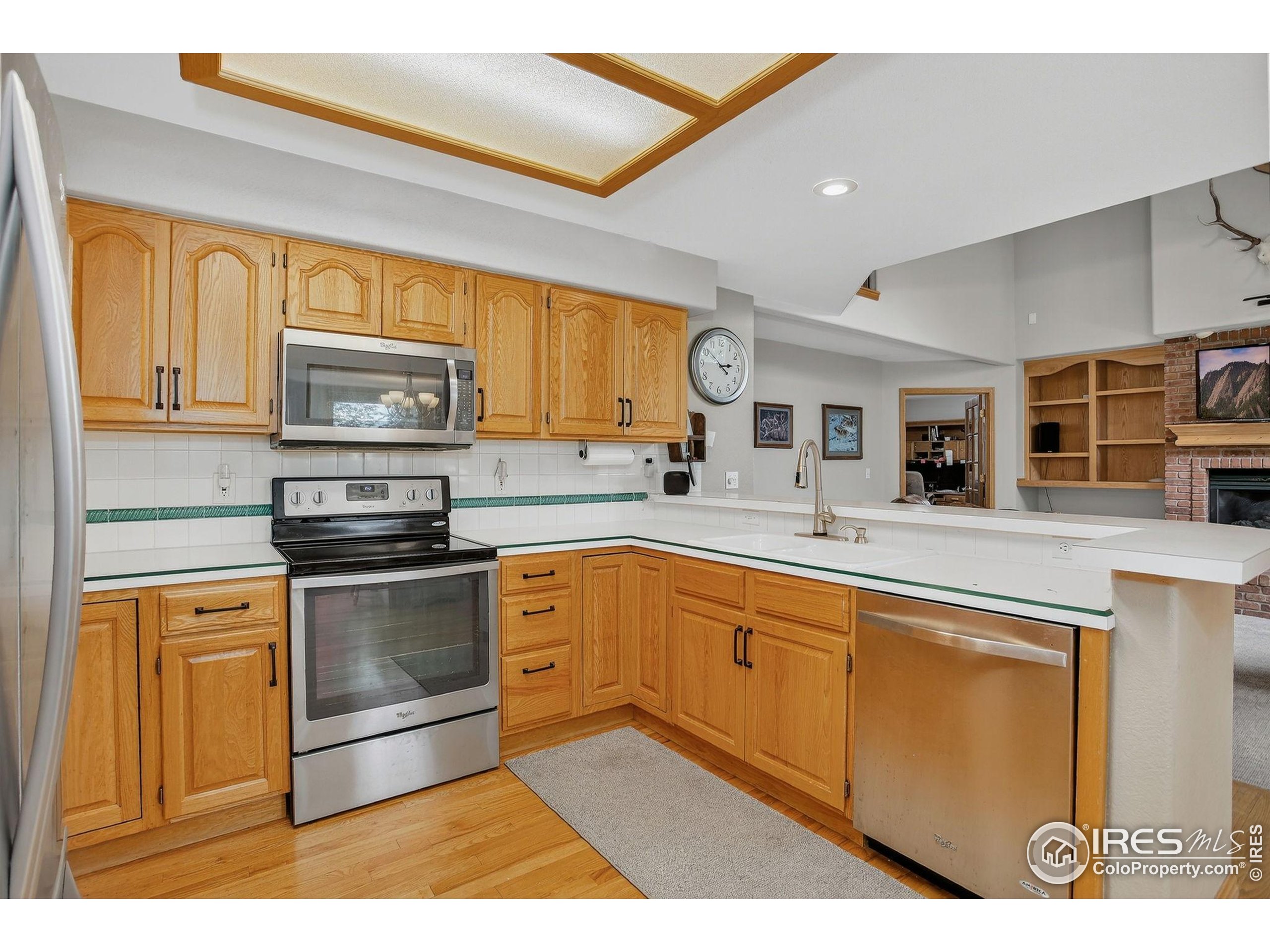 Longmont, Colorado, 80504, United States, 5 Bedrooms Bedrooms, ,4 BathroomsBathrooms,Residential,For Sale,1948011