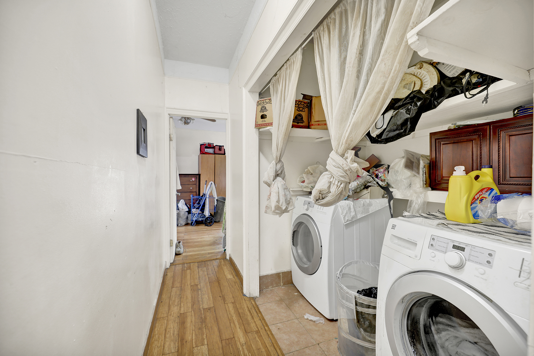 Brooklyn, New York, 11235, United States, 6 Bedrooms Bedrooms, ,3 BathroomsBathrooms,Residential,For Sale,1830542