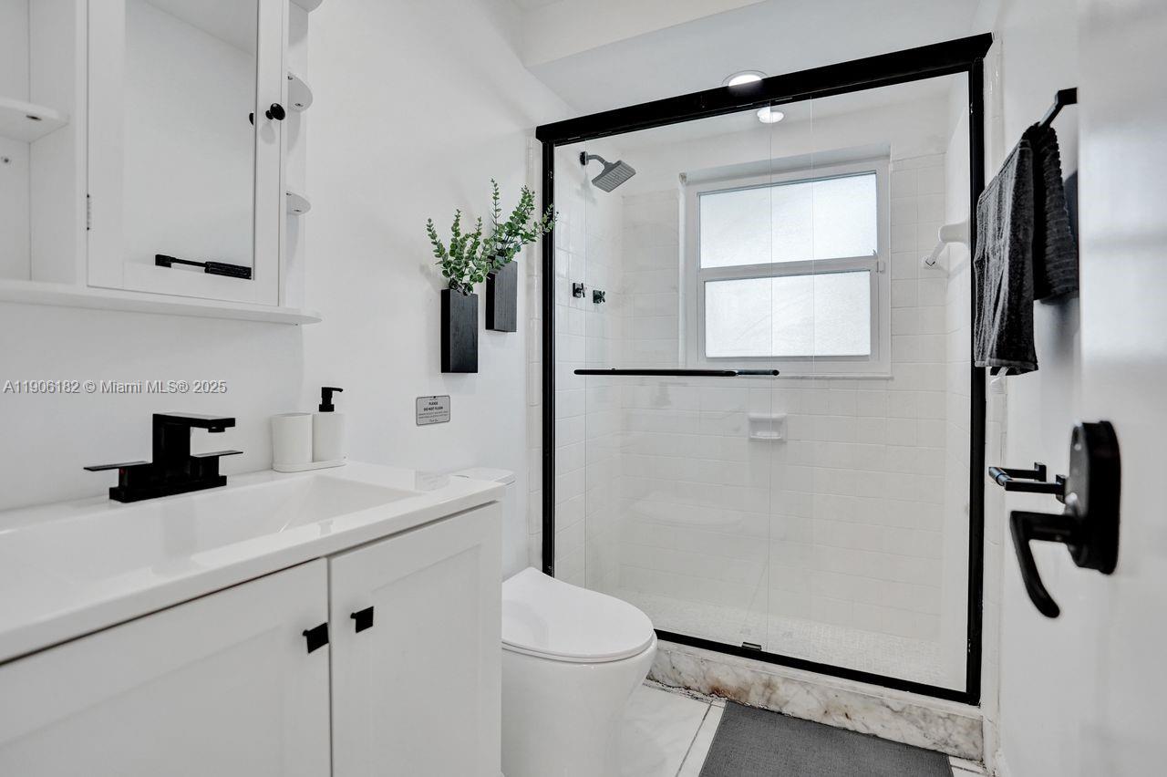 West Palm Beach, Florida, 33407, United States, 6 Bedrooms Bedrooms, ,5 BathroomsBathrooms,Residential,For Sale,1987925