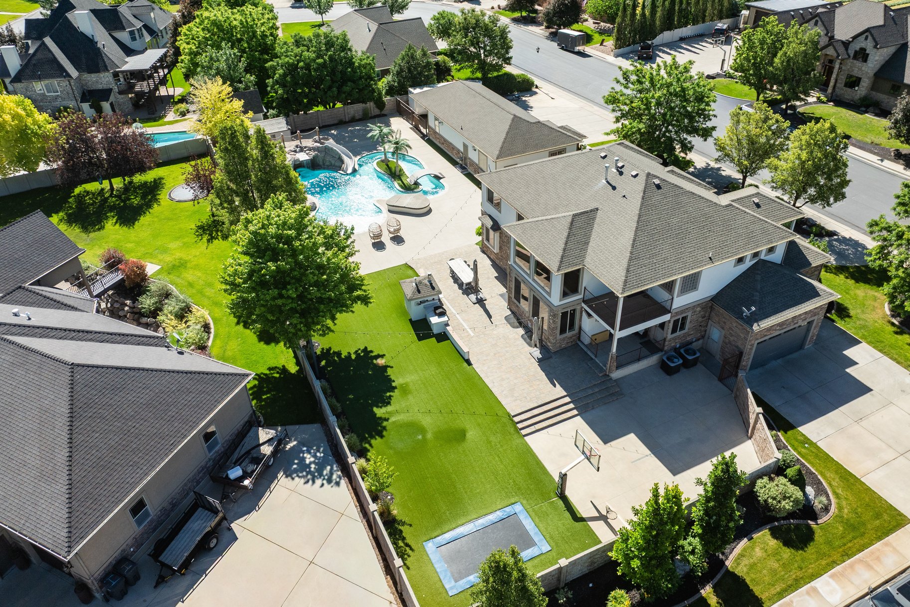  Newly Updated Home with Pool, Lazy River & Detached Garage - 物件實景