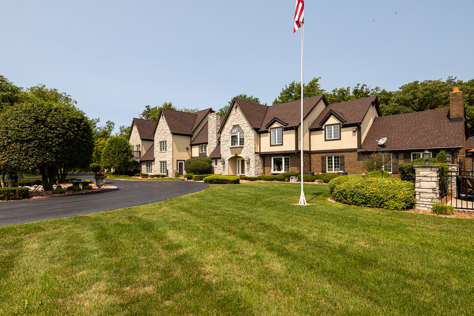 Homer Glen, Illinois, 60491, United States, 4 Bedrooms Bedrooms, ,5 BathroomsBathrooms,Residential,For Sale,1940252