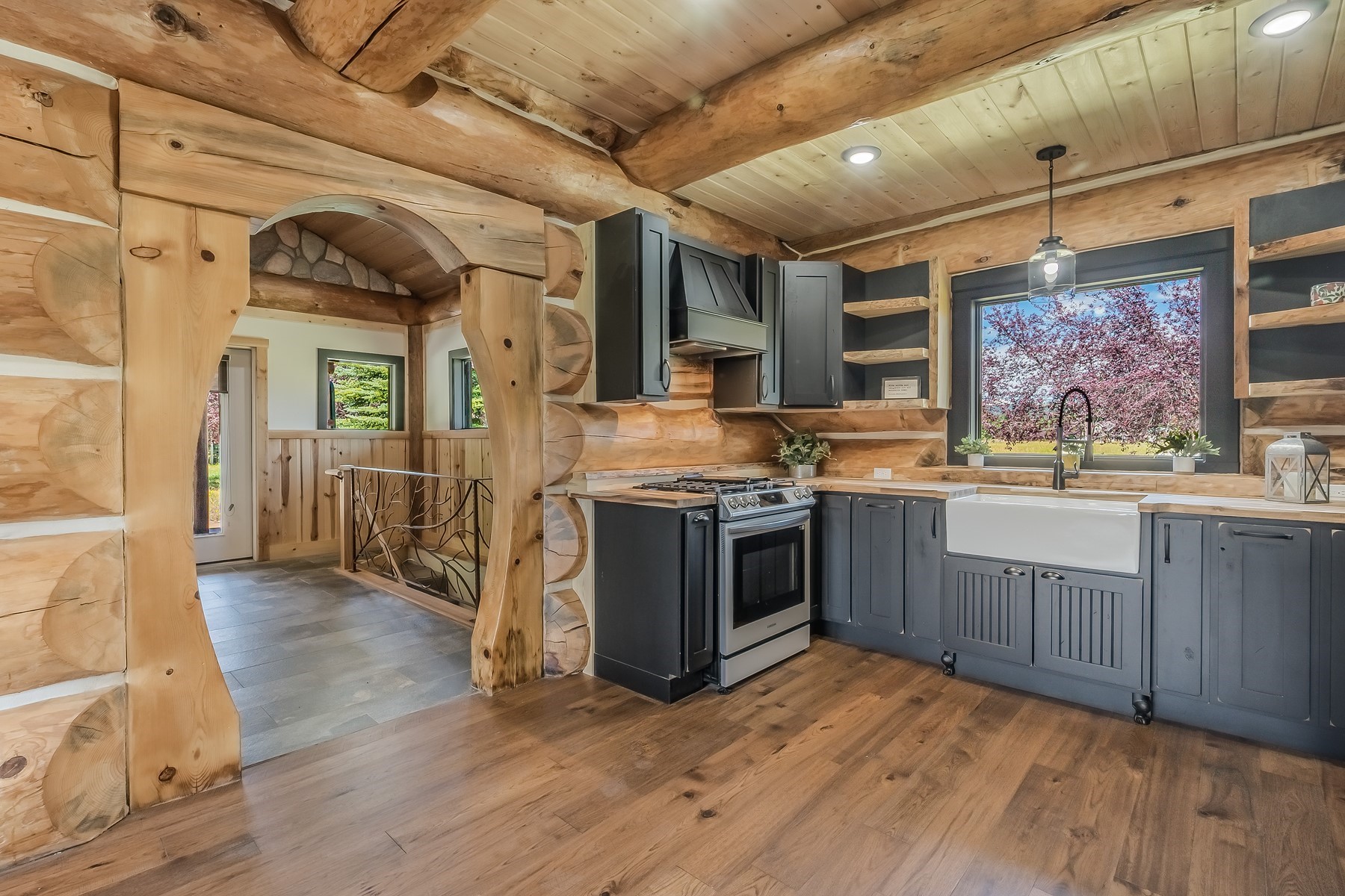  Artistic Log Home, Stunning Mountain Views - 物件實景