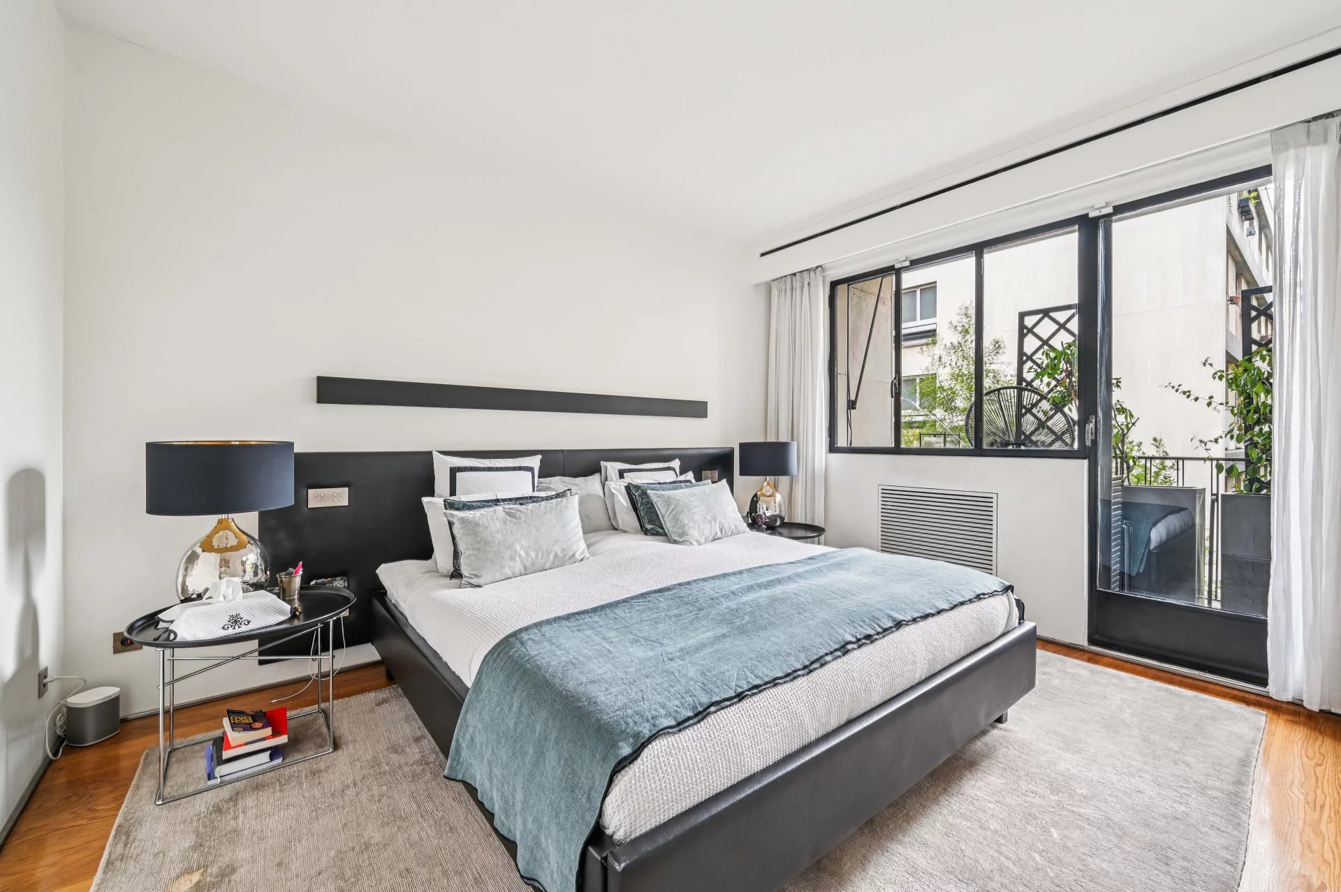 Paris 16th, Île-de-France, 75016, FR, 2 Bedrooms Bedrooms, ,1 BathroomBathrooms,Residential,For Sale,2002081