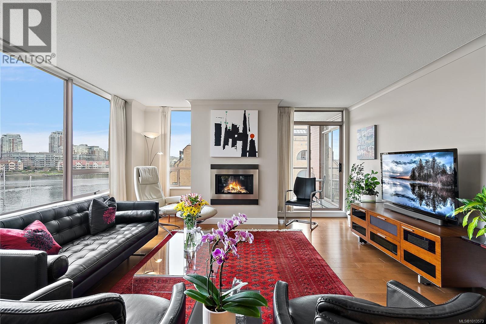 VICTORIA, British Columbia, V8V 4Y1, CA, 2 Bedrooms Bedrooms, ,2 BathroomsBathrooms,Residential,For Sale,1951175