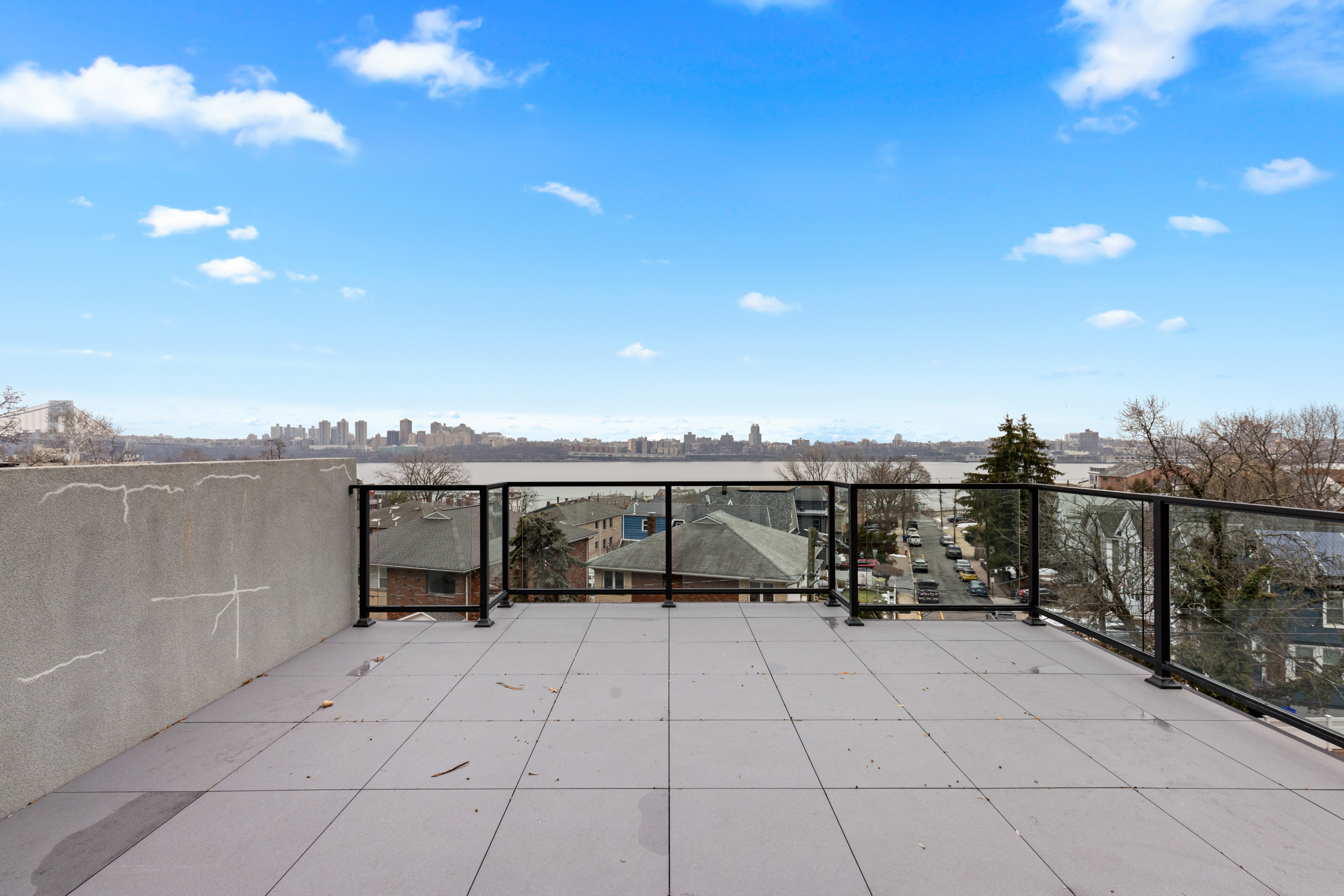  712 Undercliff Avenue, Edgewater, NJ, 07020 - 物件實景