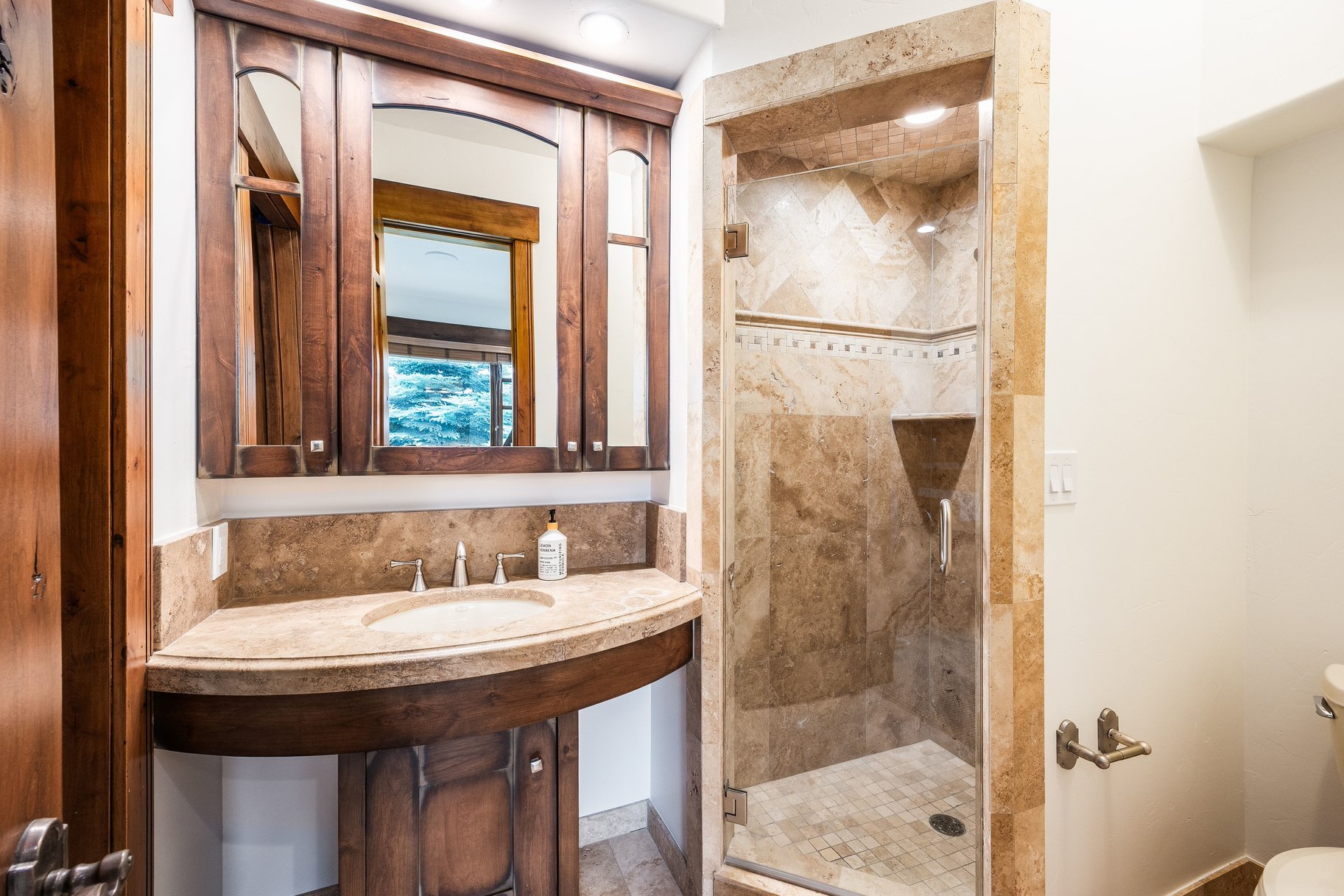  Spacious Glenwild Home with Resort Views, Private Guest Suite and Expansive Yard - 物件實景