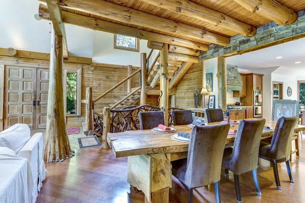 Hayesville, North Carolina, 28904, United States, 3 Bedrooms Bedrooms, ,5 BathroomsBathrooms,Residential,For Sale,1931942