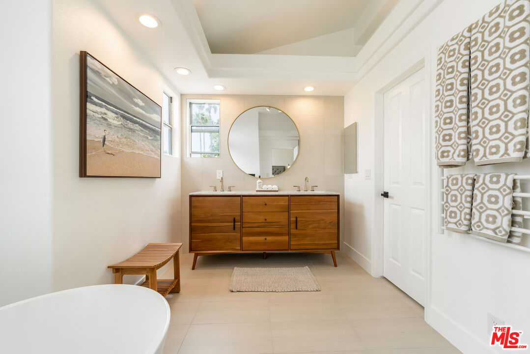 Malibu, California, 90265, United States, 3 Bedrooms Bedrooms, ,3 BathroomsBathrooms,Residential,For Sale,1850176