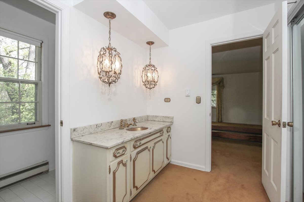 Lincolnshire, Illinois, 60069, United States, 4 Bedrooms Bedrooms, ,3 BathroomsBathrooms,Residential,For Sale,1975181