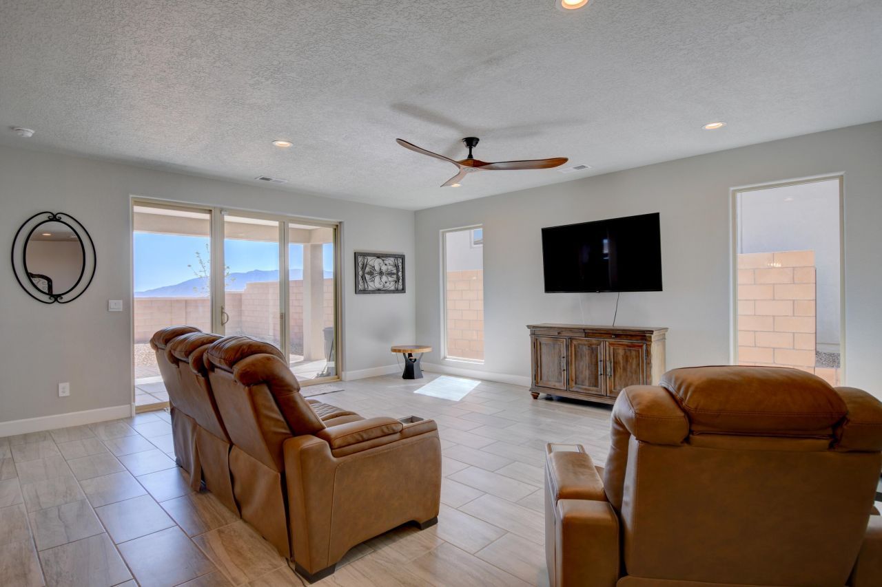 Albuquerque, New Mexico, 87114, United States, 4 Bedrooms Bedrooms, ,3 BathroomsBathrooms,Residential,For Sale,1817446