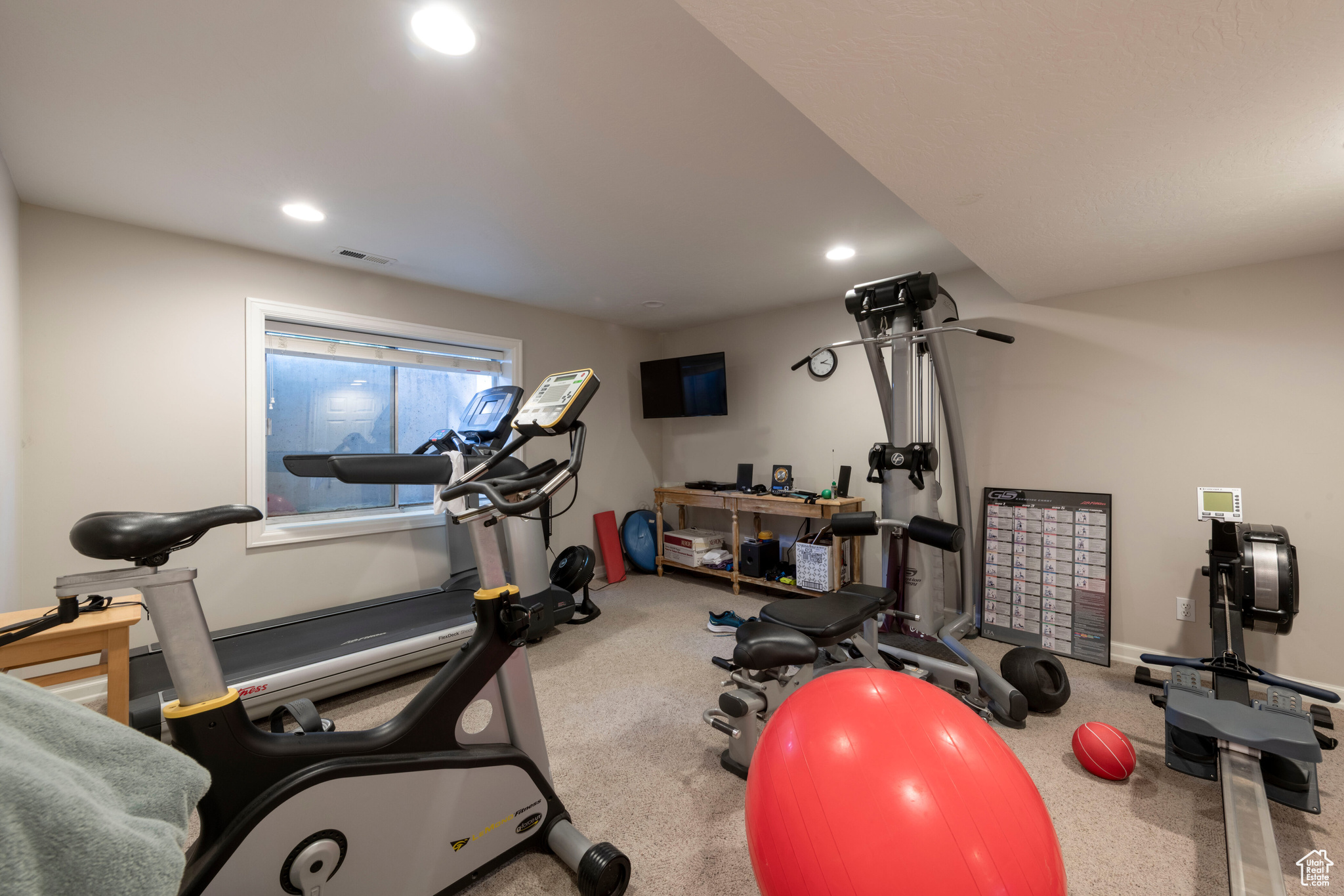 Murray, Utah, 84121, United States, 6 Bedrooms Bedrooms, ,2 BathroomsBathrooms,Residential,For Sale,1927419