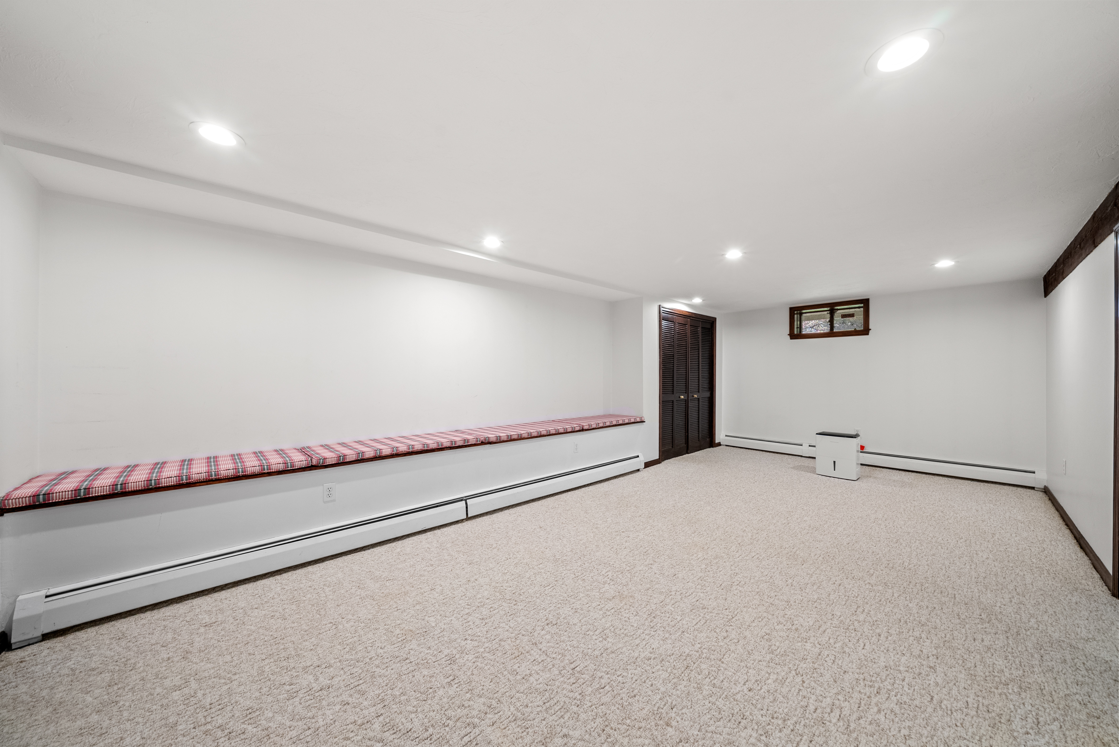  16 Foxhunt Trail, Walpole, MA, 02181 - 物件實景