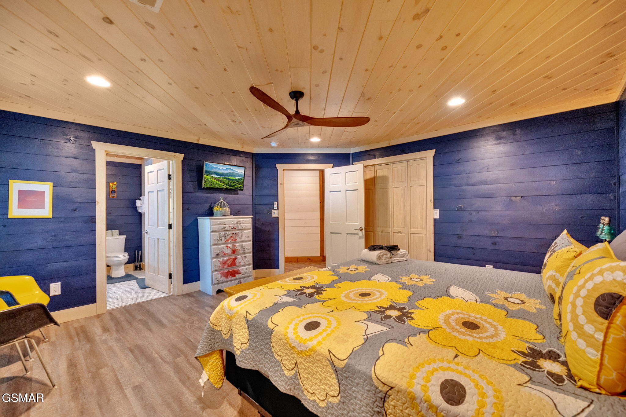 Gatlinburg, Tennessee, 37738, United States, 4 Bedrooms Bedrooms, ,5 BathroomsBathrooms,Residential,For Sale,1921348