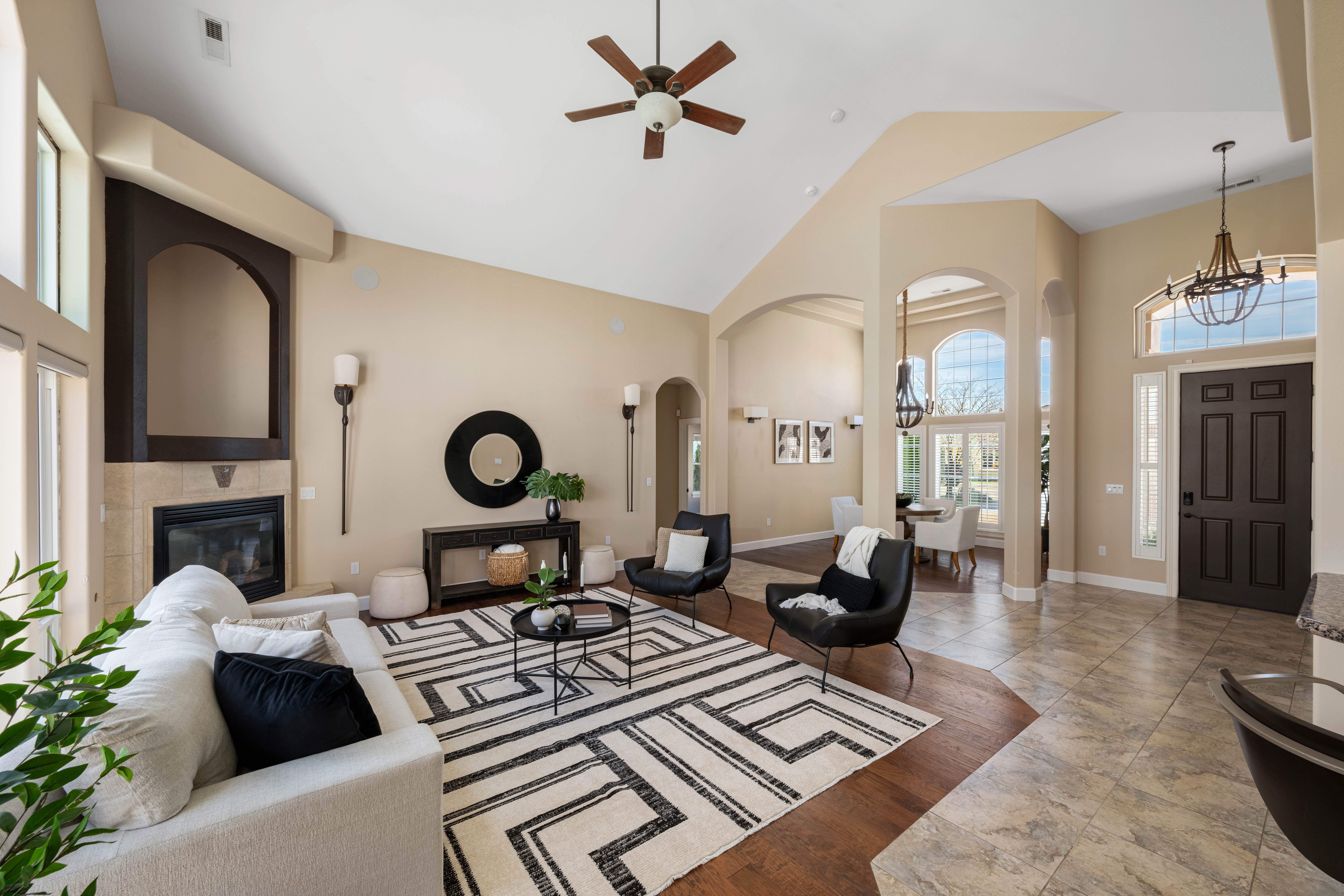  Pool, Course Frontage, Outdoor Kitchen &More - 物件實景