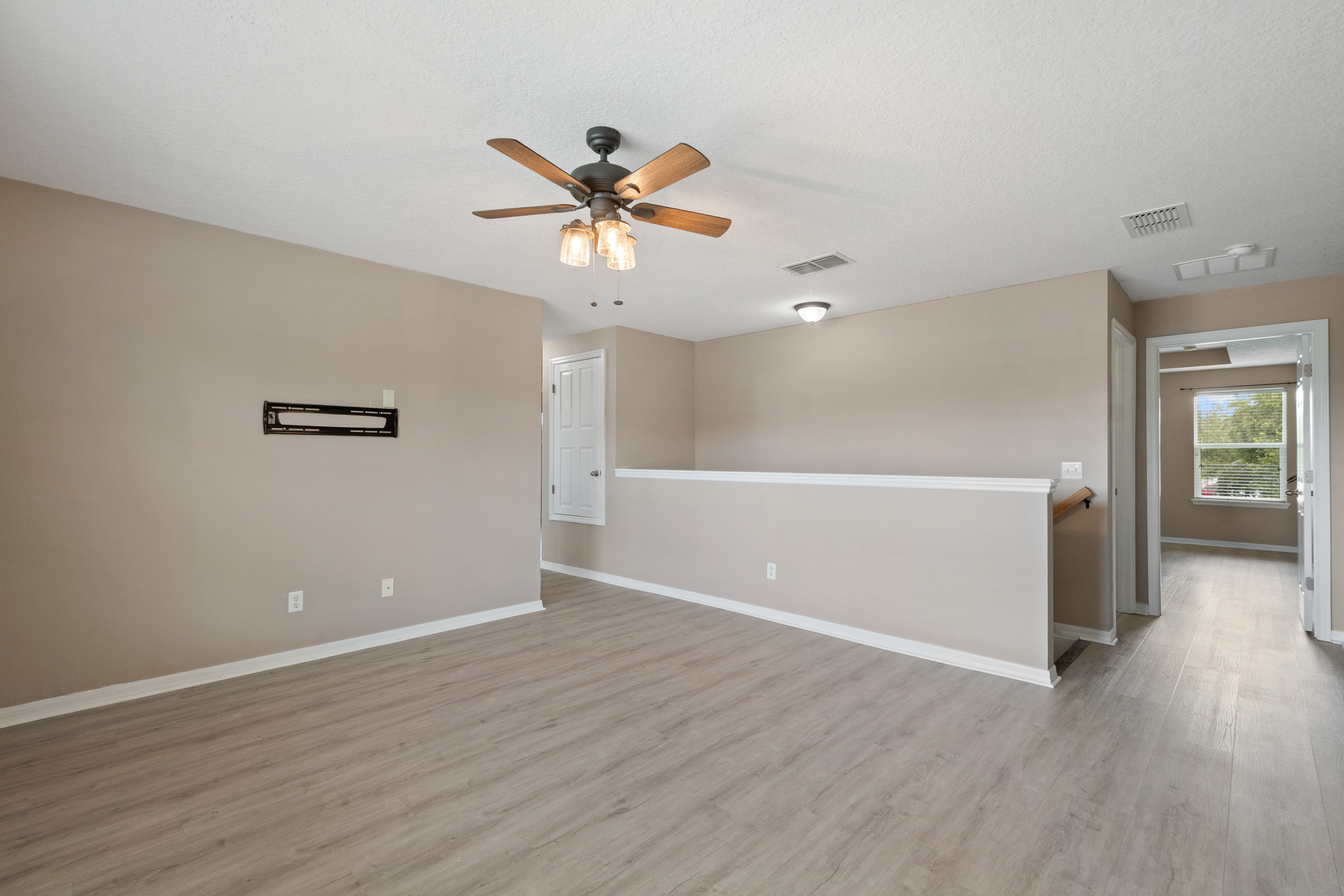 Winter Garden, Florida, 34787, United States, 5 Bedrooms Bedrooms, ,3 BathroomsBathrooms,Residential,For Sale,1935885