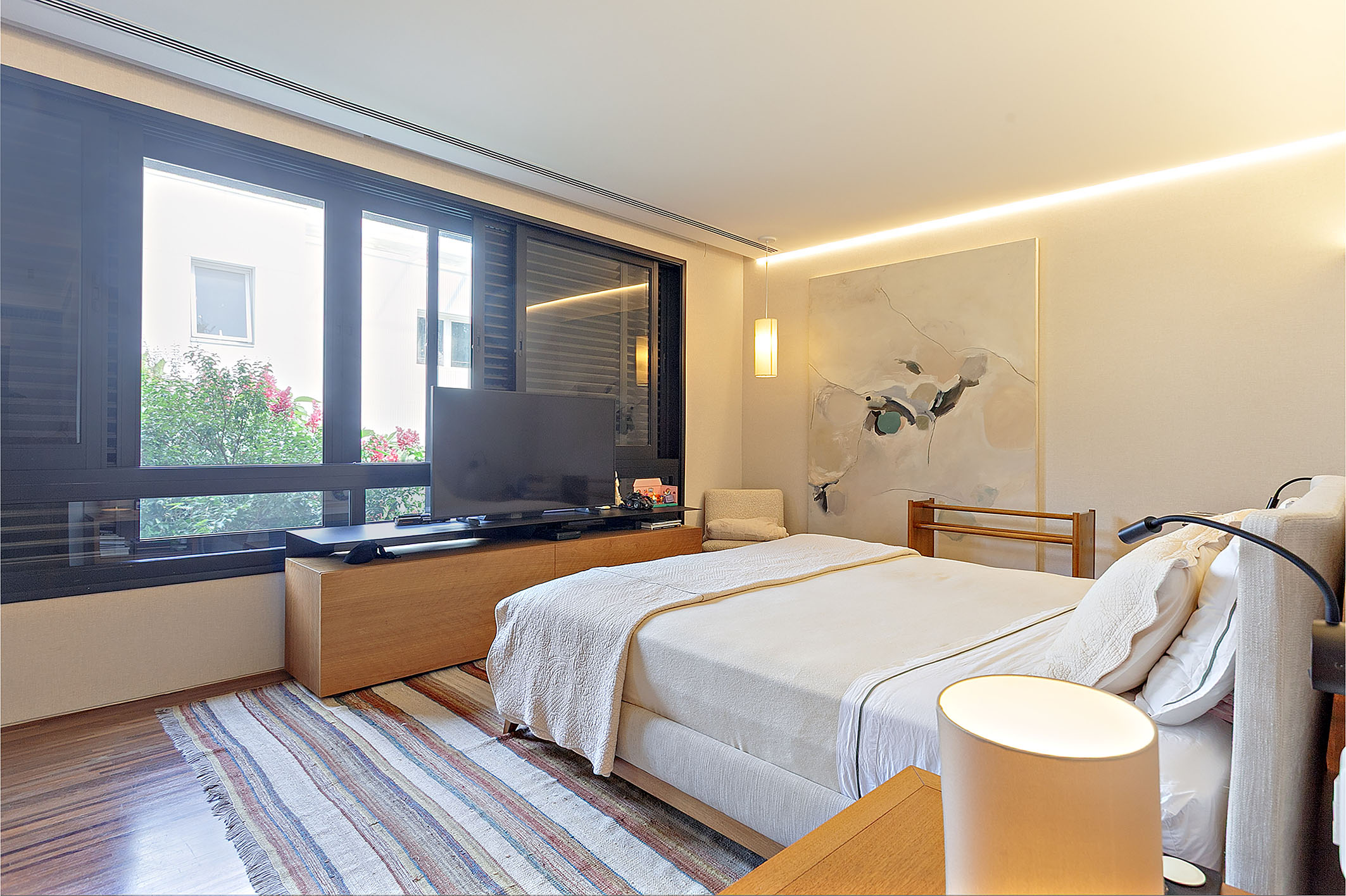  Contemporary residence in a private condominium with pool and integrated living - 物件實景