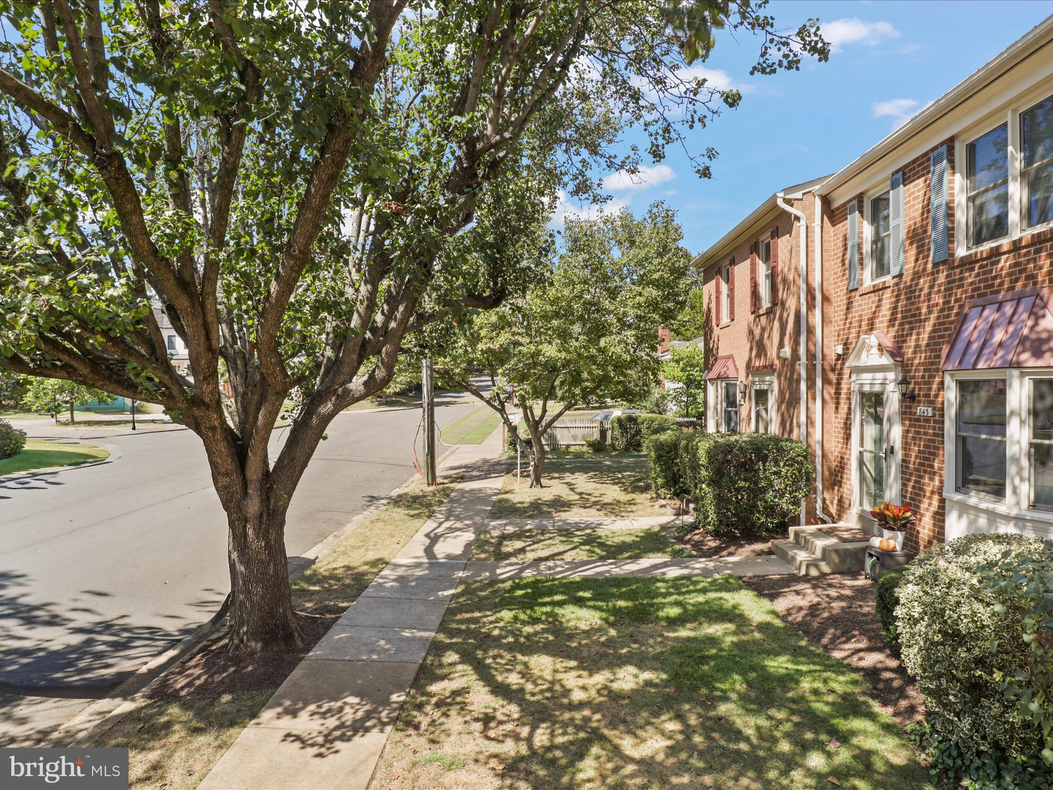 Arlington, Virginia, 22205, United States, 3 Bedrooms Bedrooms, ,3 BathroomsBathrooms,Residential,For Sale,1943915