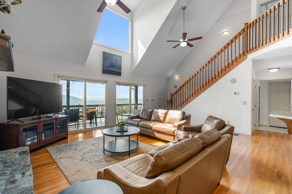 Murphy, North Carolina, 28096, United States, 4 Bedrooms Bedrooms, ,4 BathroomsBathrooms,Residential,For Sale,1871298