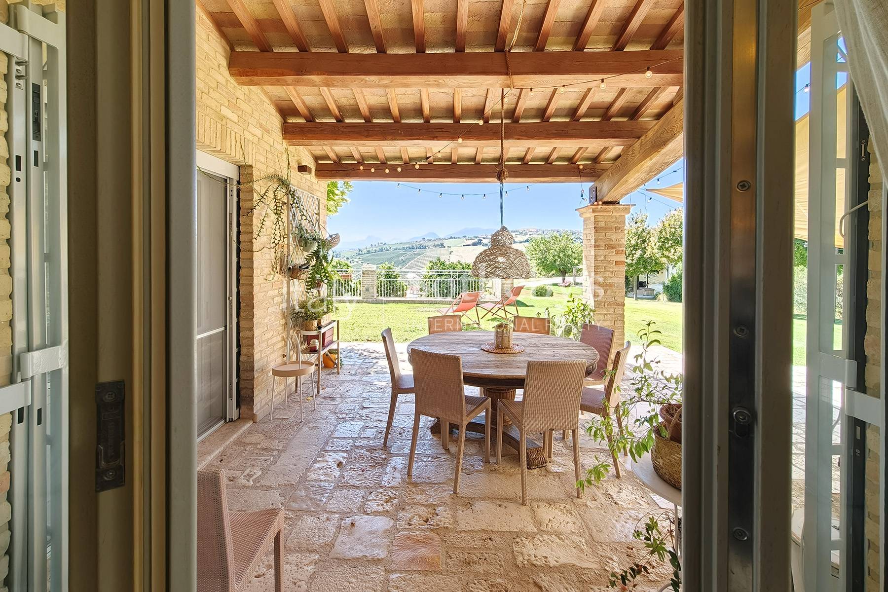  Country estate with vineyards and pool in Le Marche - 物件實景