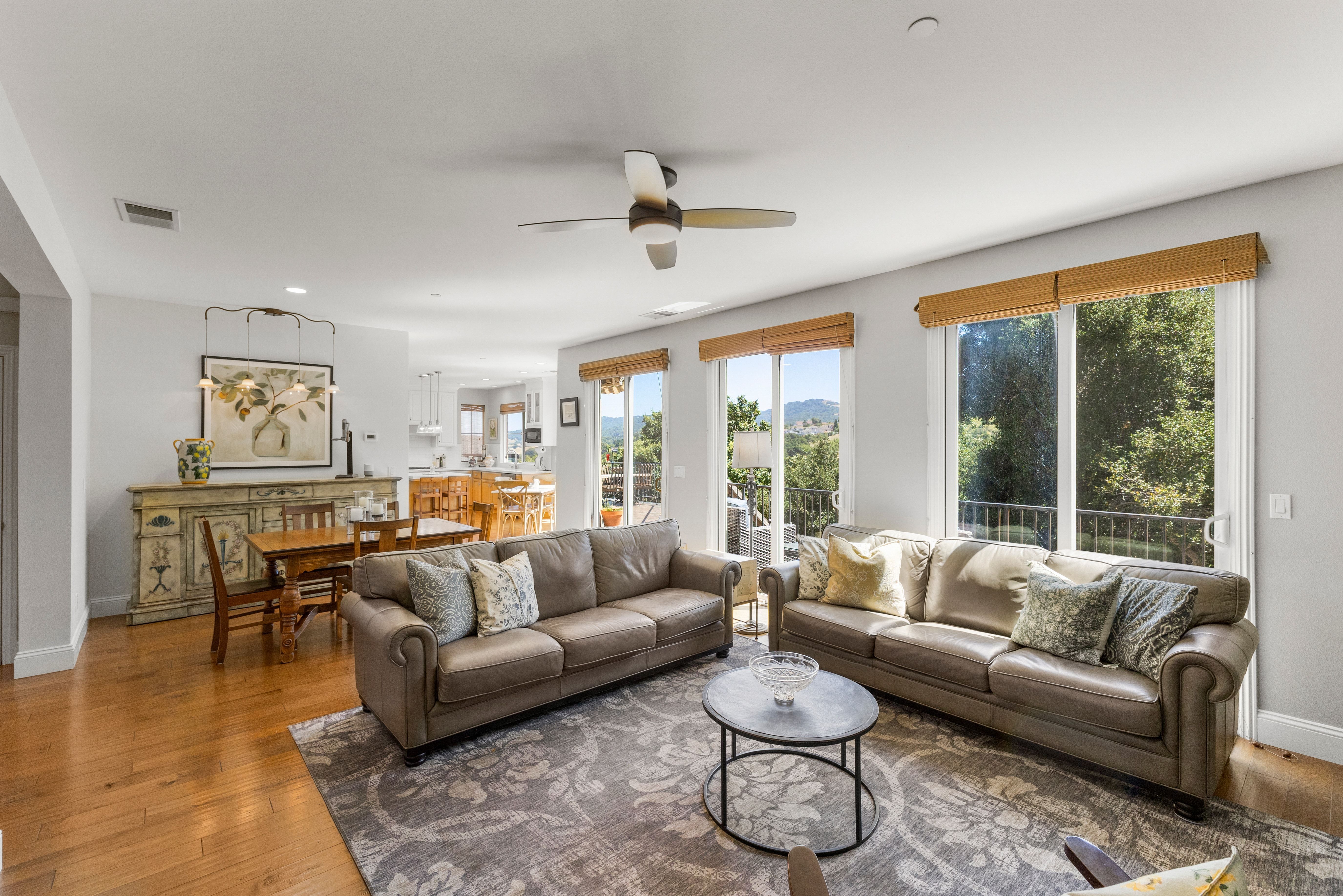 Custom Home on a Spectacular View Lot with Majestic Heritage Oak - 物件實景