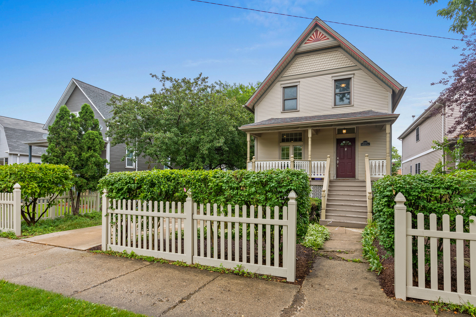 Chicago, Illinois, 60641, United States, 5 Bedrooms Bedrooms, ,3 BathroomsBathrooms,Residential,For Sale,1891255
