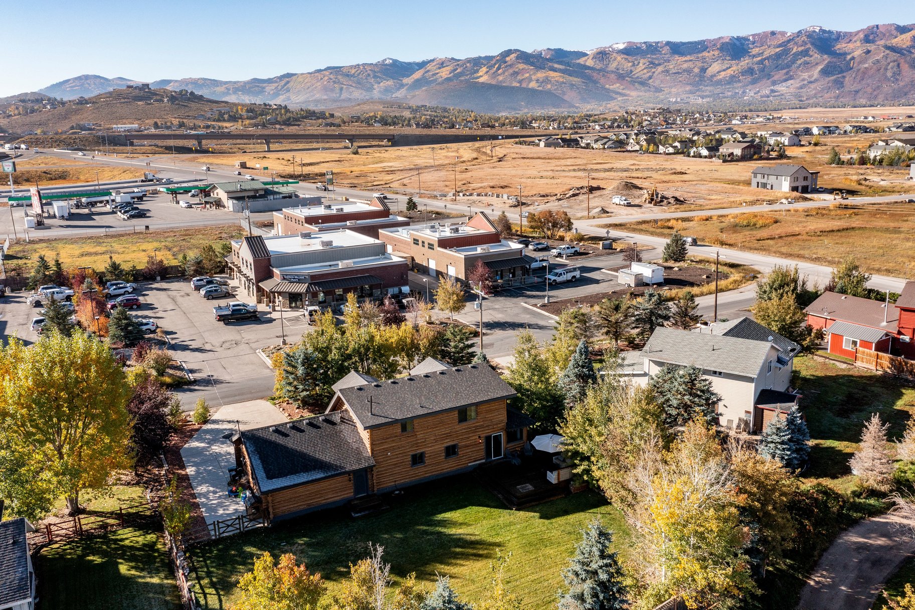  Easy Mountain Living, Made for Real Life: Log Warmth, Mountain Views, Flat Lot - 物件實景