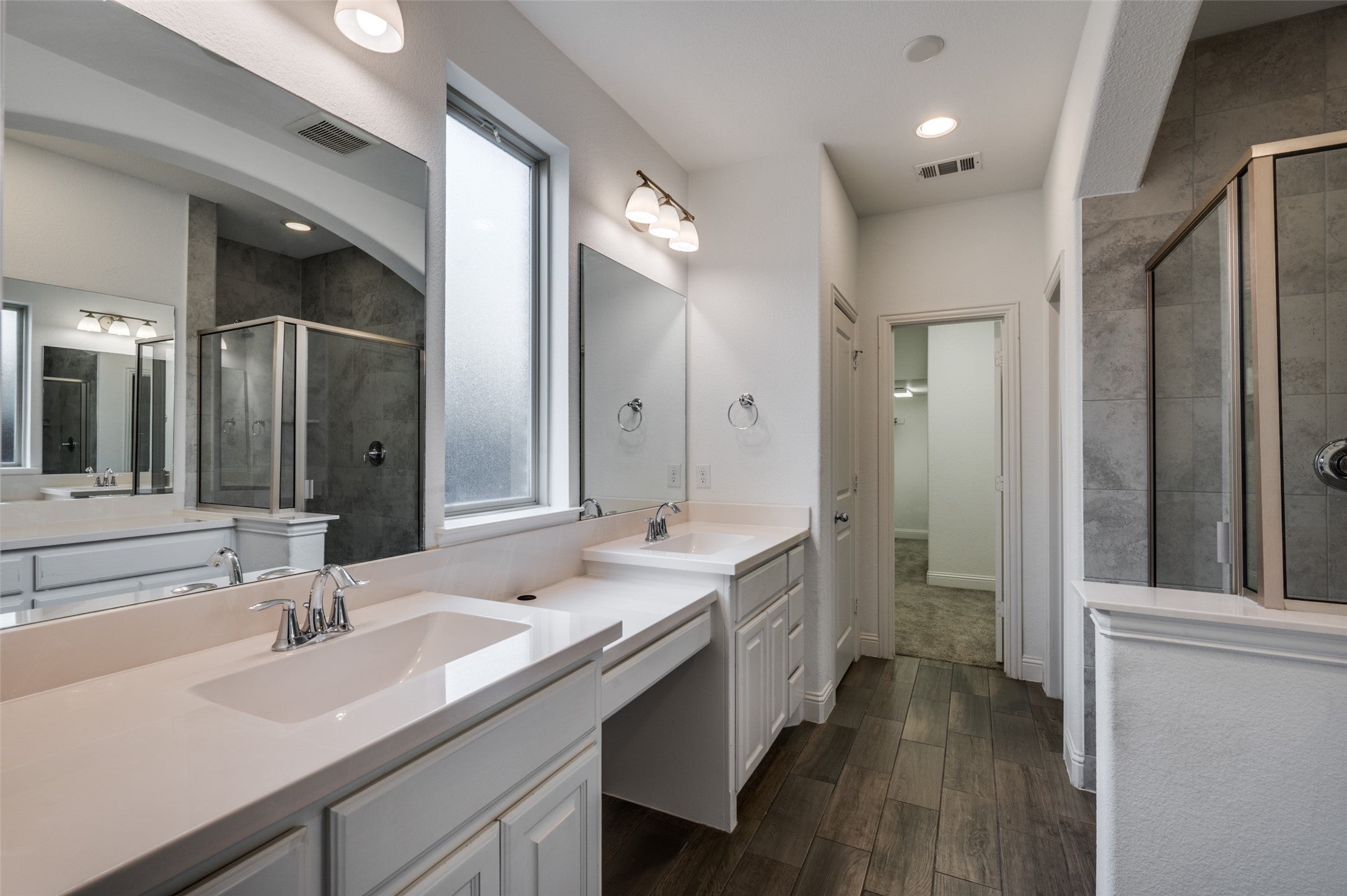 Arlington, Texas, 76005, United States, 3 Bedrooms Bedrooms, ,3 BathroomsBathrooms,Residential,For Sale,1977592