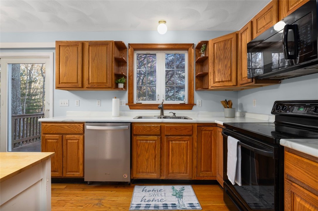 Richmond, Rhode Island, 02898, United States, 3 Bedrooms Bedrooms, ,3 BathroomsBathrooms,Residential,For Sale,1996089