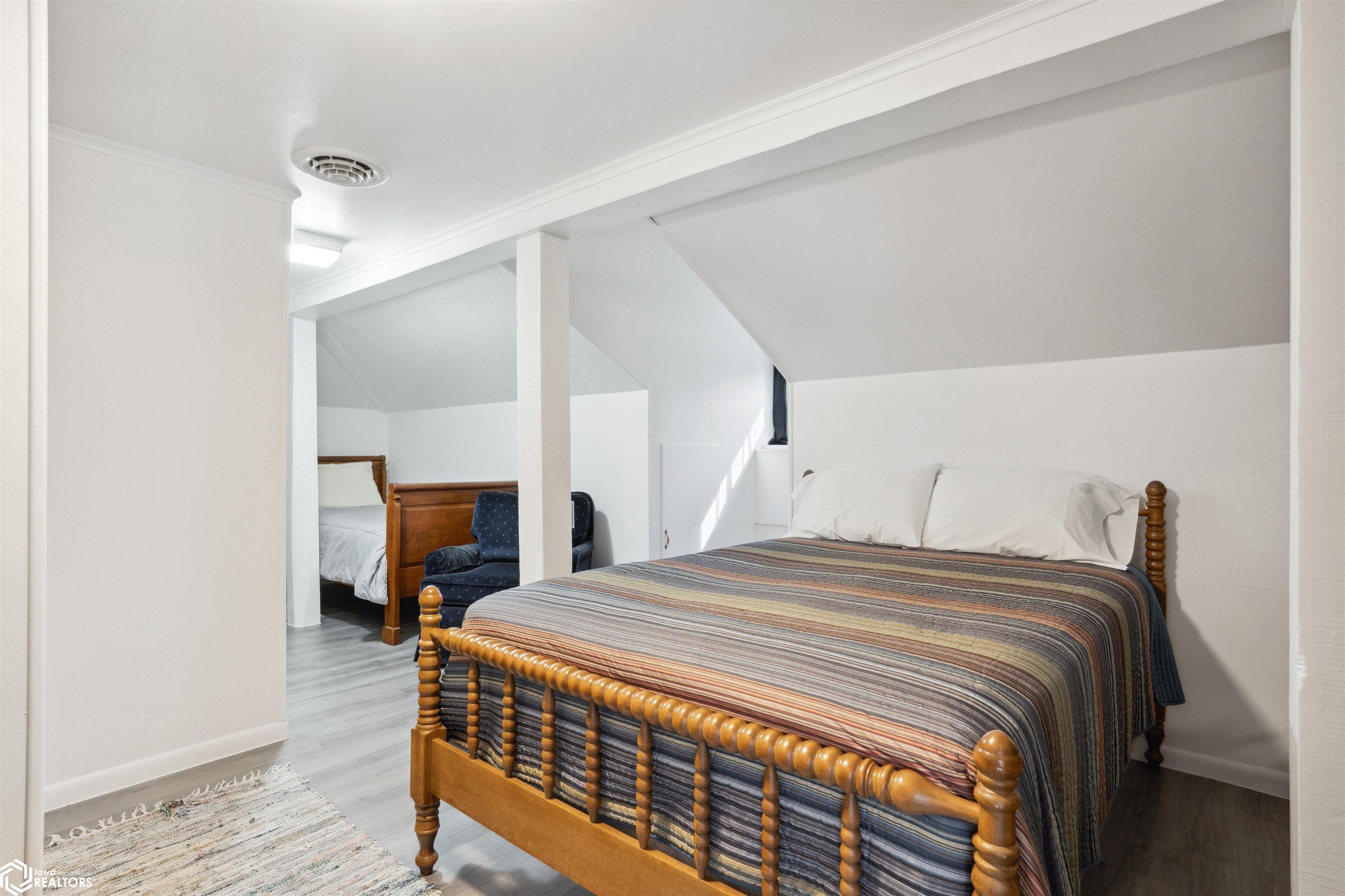 Dallas City, Illinois, 62330, United States, 8 Bedrooms Bedrooms, ,7 BathroomsBathrooms,Residential,For Sale,1980104