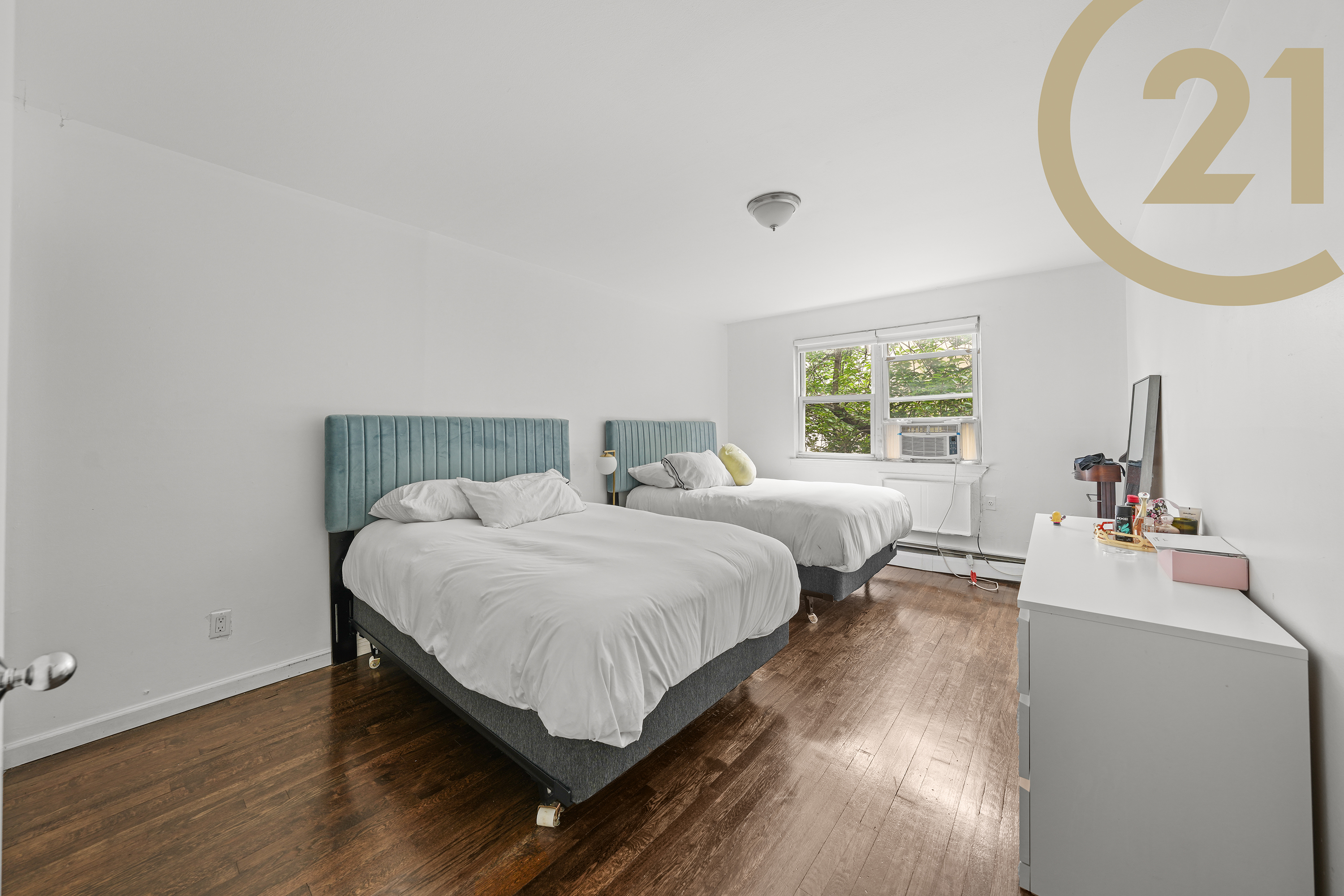 Brooklyn, New York, 11230, United States, 8 Bedrooms Bedrooms, ,6 BathroomsBathrooms,Residential,For Sale,1982409