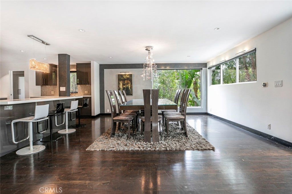 Woodland Hills, California, 91364, United States, 3 Bedrooms Bedrooms, ,3 BathroomsBathrooms,Residential,For Sale,1942330
