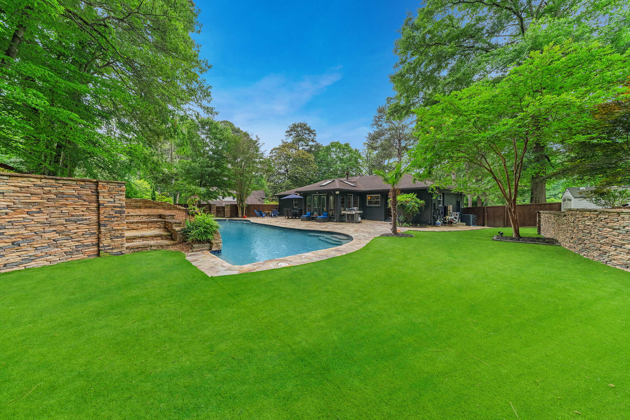  Pristine Morningside Mid-Century Modern with Resort-Inspired Backyard - 物件實景