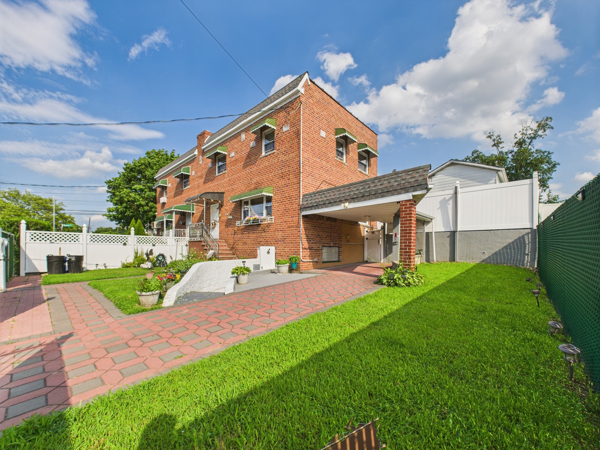 Bronx, New York, 10465, United States, 3 Bedrooms Bedrooms, ,3 BathroomsBathrooms,Residential,For Sale,1895148