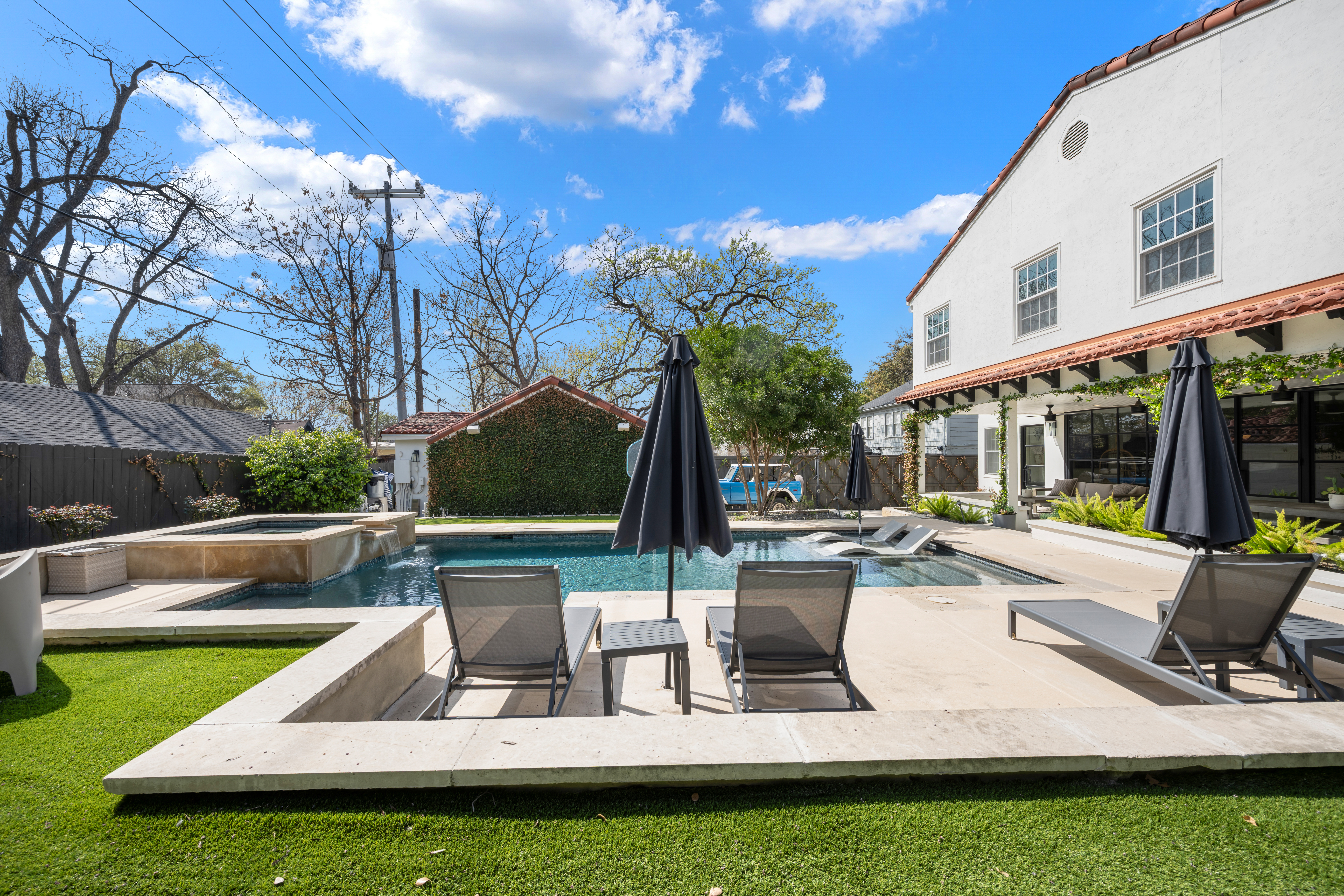  Designer Renovation + Pool Retreat in Terrell Hills - 物件實景