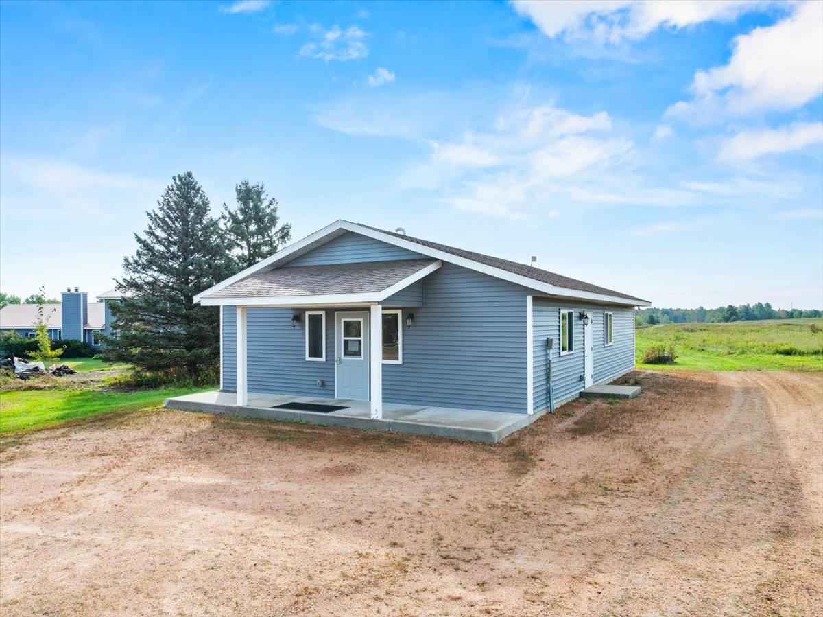 Abbotsford, Wisconsin, 54405, United States, 4 Bedrooms Bedrooms, ,4 BathroomsBathrooms,Residential,For Sale,1977625