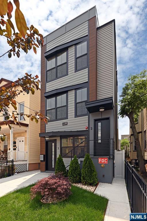 Jersey City, New Jersey, 07305, United States, 3 Bedrooms Bedrooms, ,2 BathroomsBathrooms,Residential,For Sale,1907522