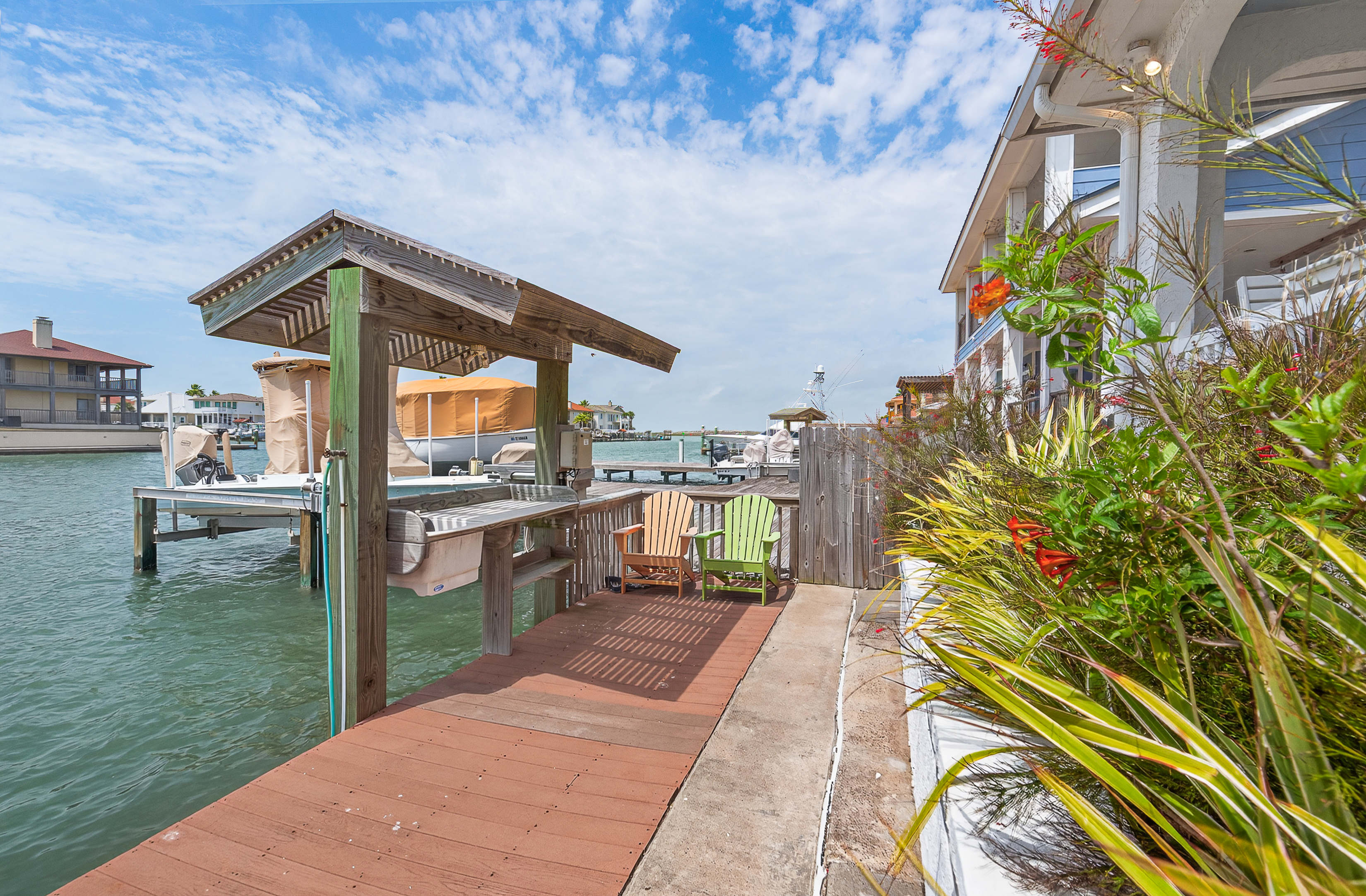  Canal-Front Estate in Island Moorings - 物件實景