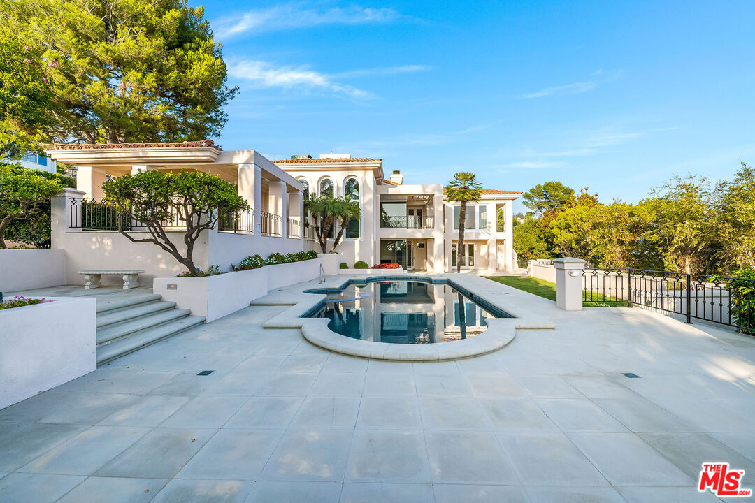 Beverly Hills, California, 90210, United States, 5 Bedrooms Bedrooms, ,4 BathroomsBathrooms,Residential,For Sale,1991118