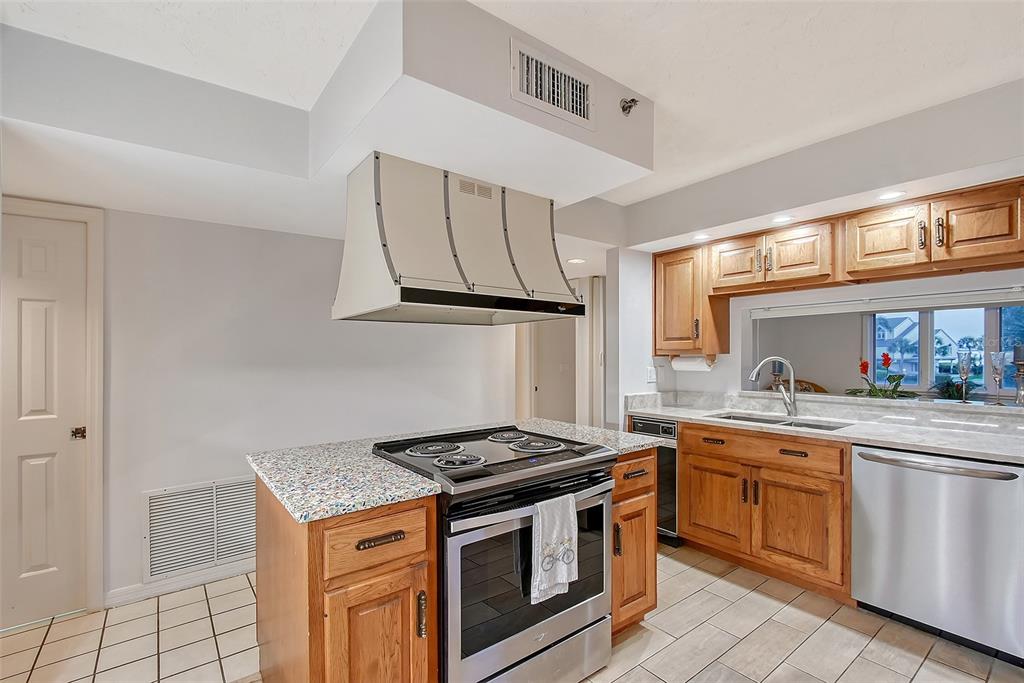 Bradenton, Florida, 34210, United States, 2 Bedrooms Bedrooms, ,3 BathroomsBathrooms,Residential,For Sale,1793424